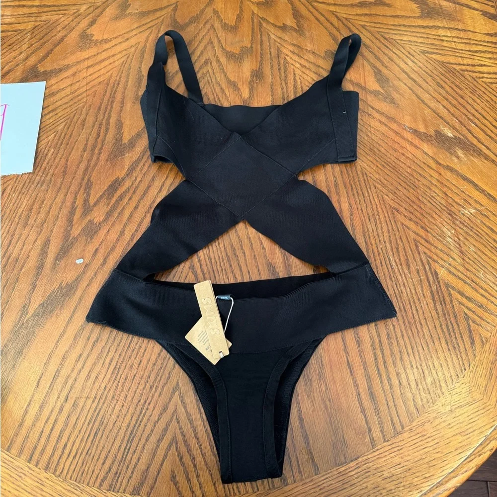SKIMS Black Black Cut Out‎ Swimsuit Monokini Bikini NWT SZ MED